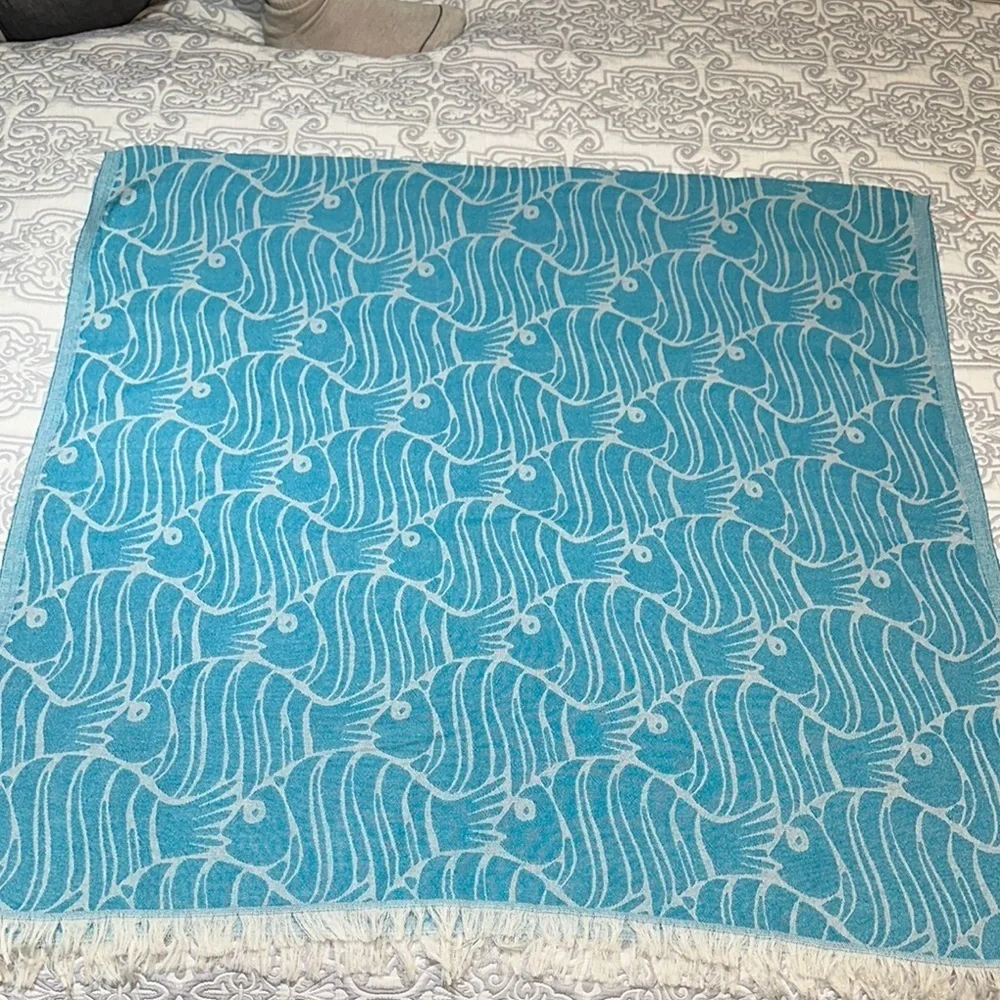 Blue and WhiteReversible Cotton Fish Pattern Beach Towel/Throw Blanket